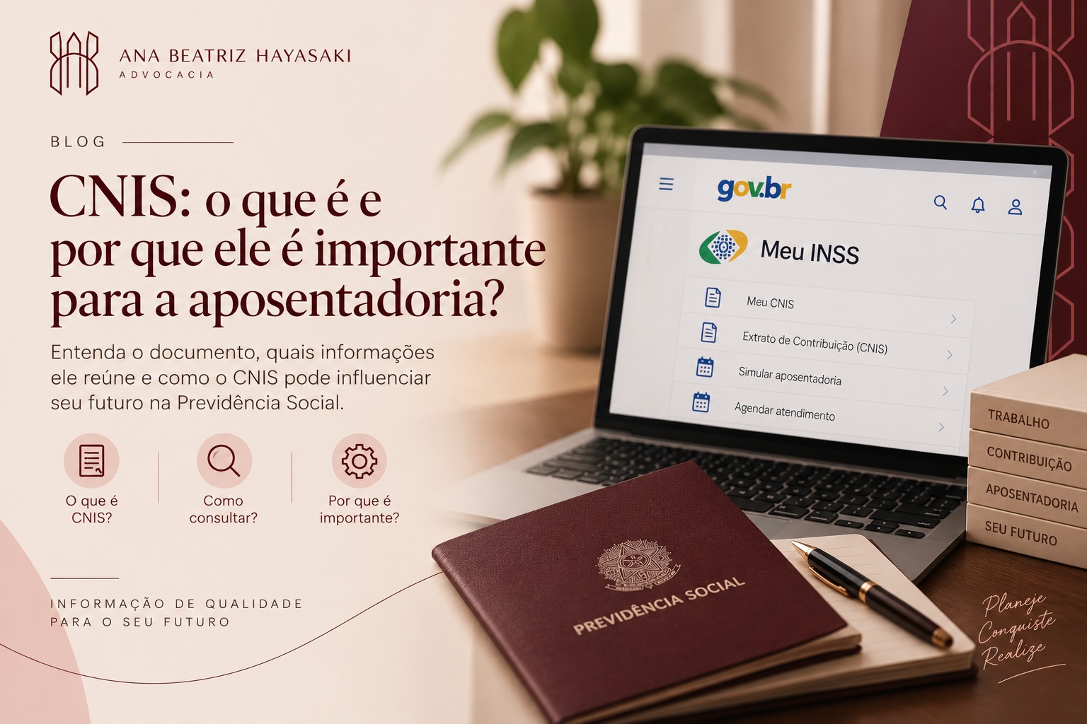 Notebook com acesso ao Meu INSS e carteira da Previdência Social
